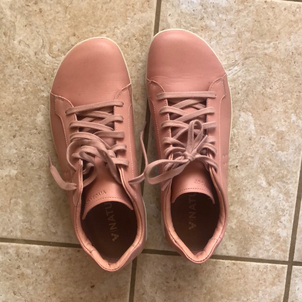 Vivobarefoot Womens size 41